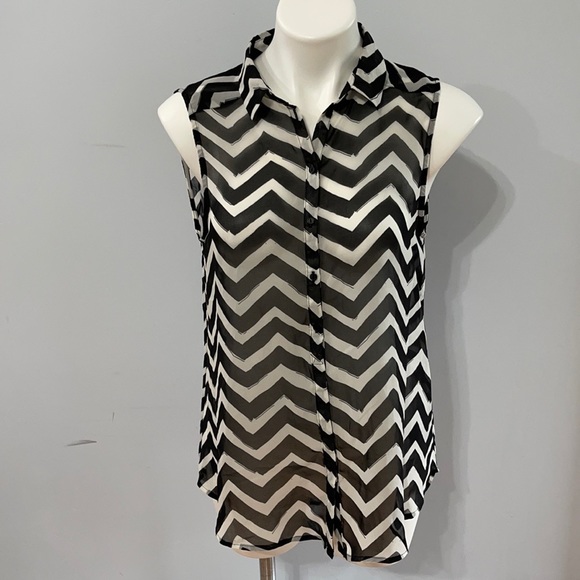 H&M Sleeveless Blouse Black White Chevron Pattern - Picture 8 of 8